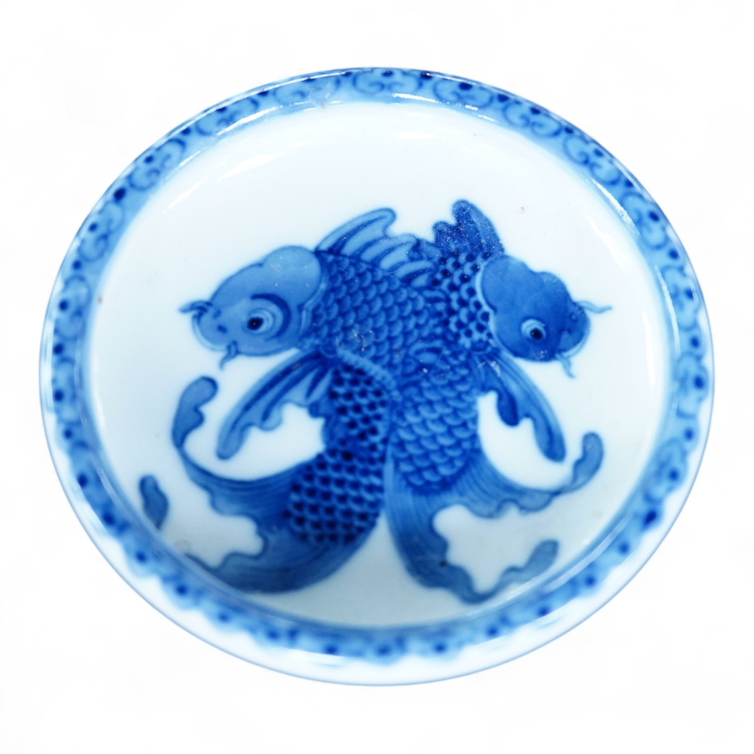 A Chinese blue and white porcelain brushwasher, 10cm in diameter